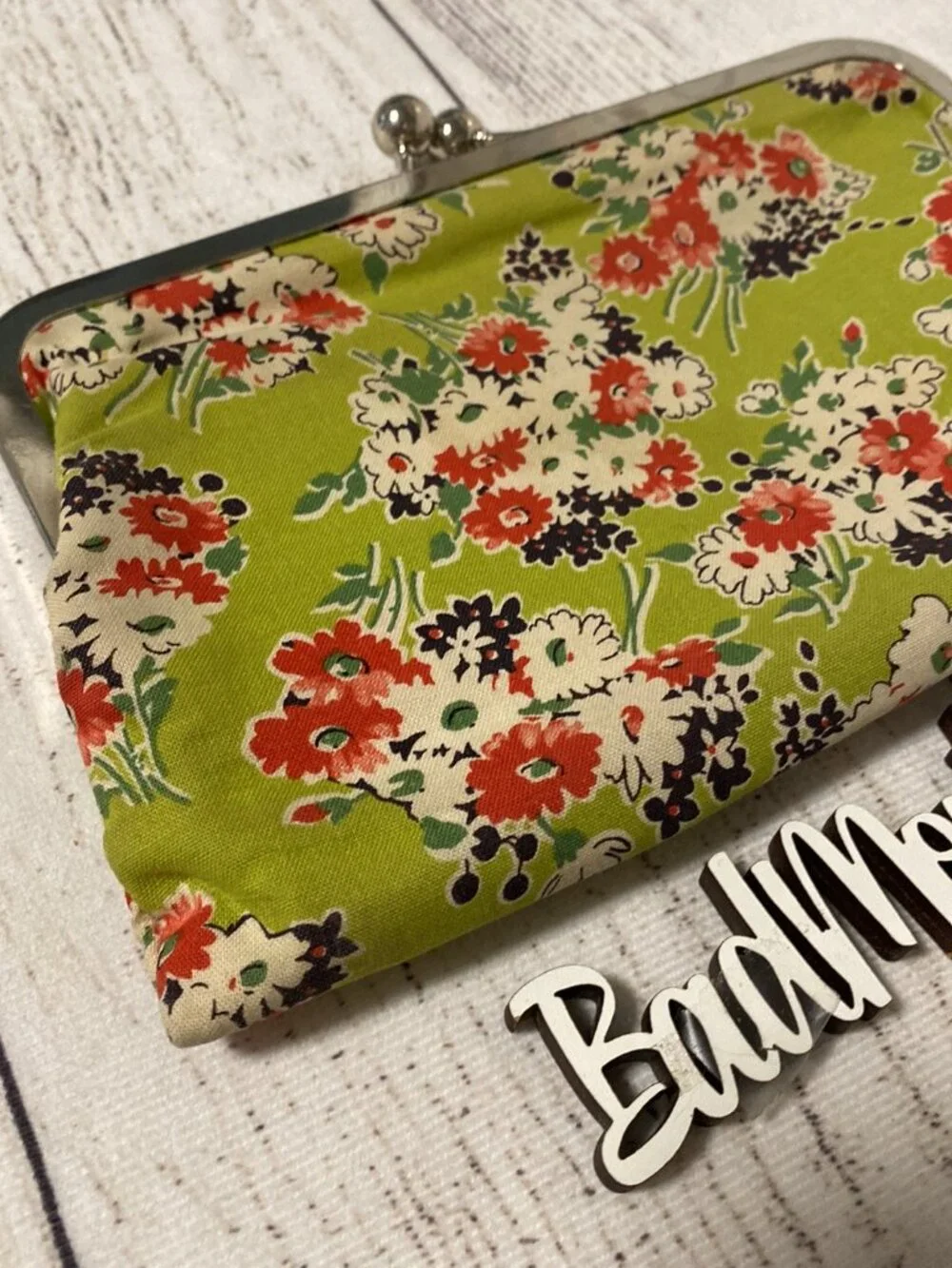 *Handmade Kisslock Coupon Organizer Wallet Purse Vintage Bouquet in Apple Green